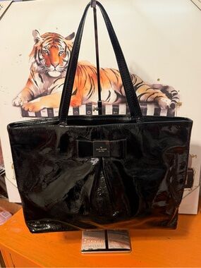 Kate Spade Storybook Veranda Place Evie Black Patent Tote EUC